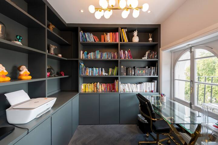 5-Bed Penthouse | Huge Roof Terrace & AC gallery image 3