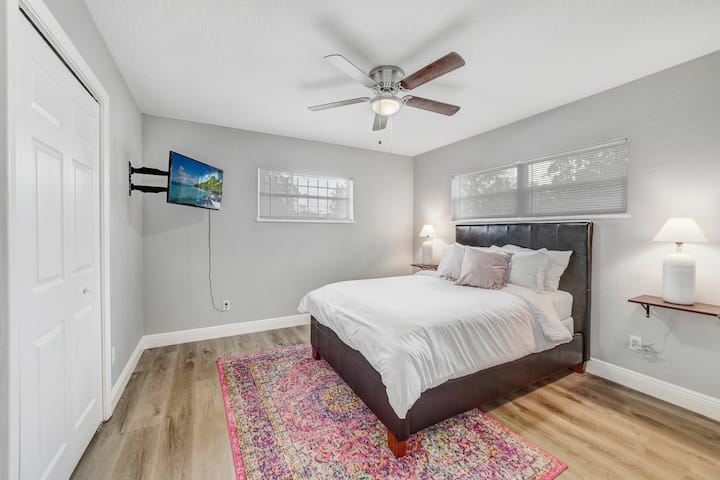 غرفة نوم ثالثة بسرير كامل الحجم