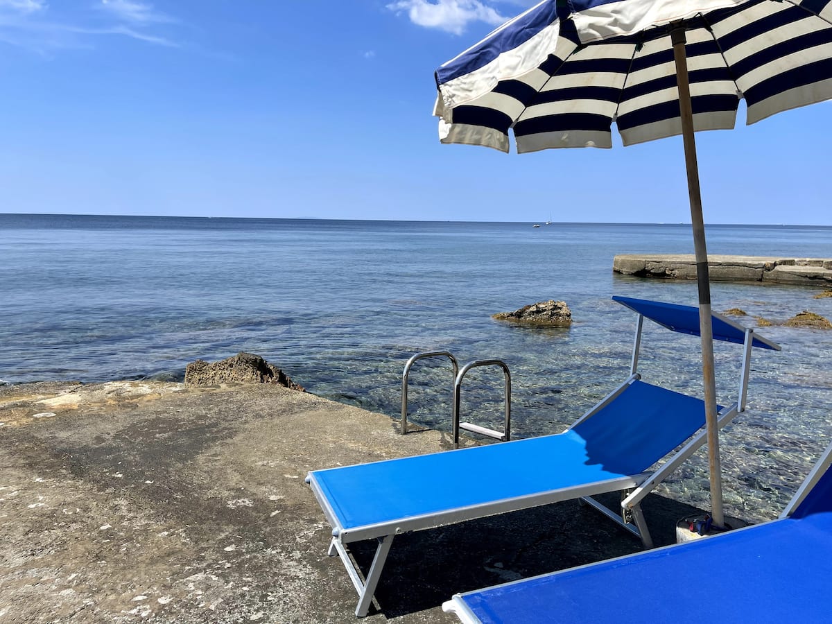 Your sun beds at the bay