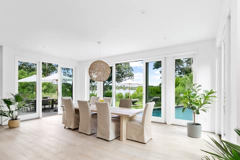 Bay View Stunner, Modern 6 Bedroom w Heated Pool