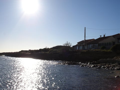 Fisherman's house, immediate access to the sea