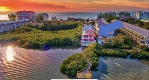 Dream Home Gulf-  Intercoastal Views, Water Access