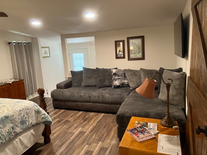 The Nestle Inn Studio Apartment - Central Location - Glen Rose, TX