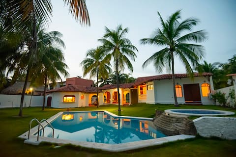 Sandy Toes Beautiful Beach front House @Costa Azul