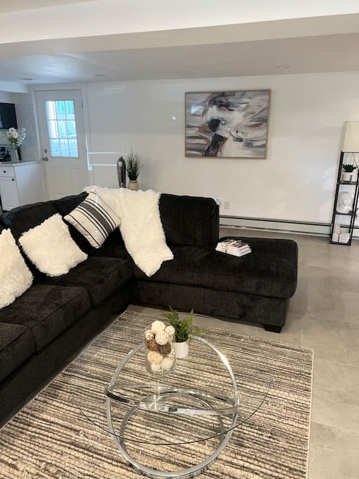 Airbnb Allure Escapes Contemporary & Luxurious 3Bdrm/2Br