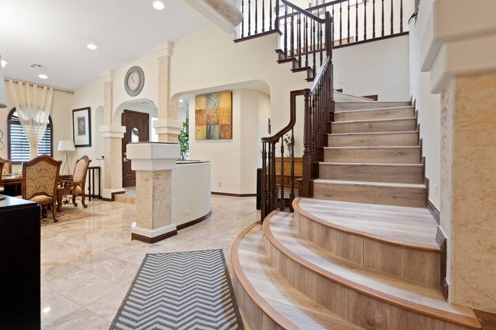 Lovely Villa Near the Stadium gallery image 5