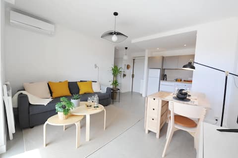 Top Airbnb: Central Antibes Gem, Garage à Antibes