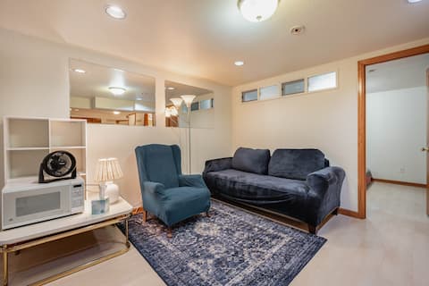 Top Airbnb: Central Boulder Spacious 2 Bedroom Basement Suite in Palo Park