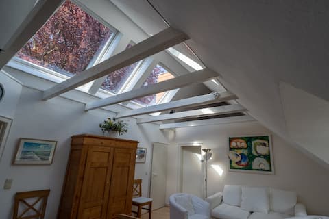 Optimally located 3-room apartment with treehouse feeling