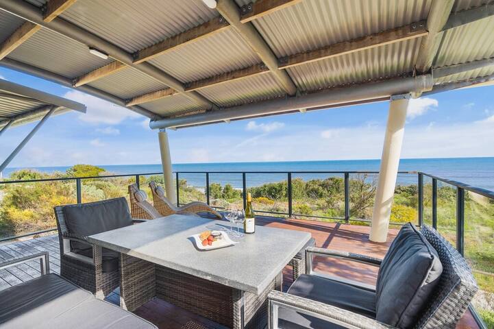 Family and friends on the beach gallery image 2