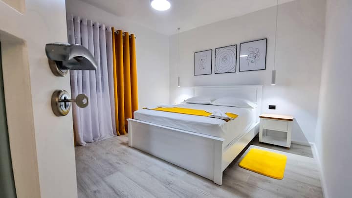 'The Yellow' Condo. - Feel at home.