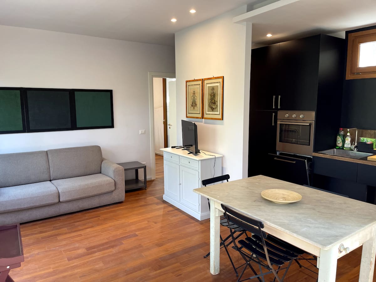 Kitchen and dining table