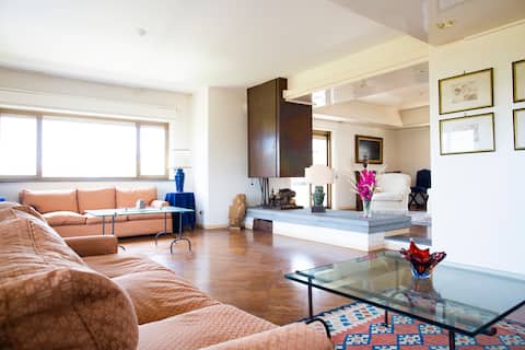 Elegant apartment in front of  sea