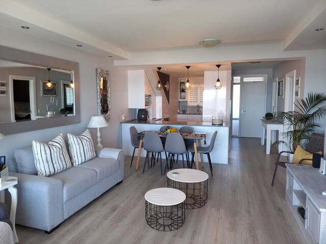 Dolphin Beach H203 Table Mountain Views gallery image 5