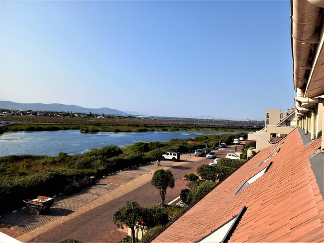 Dolphin Beach H203 Table Mountain Views gallery image 3