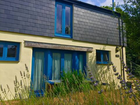 Violet Eco Barn with Sea Views and EV charging