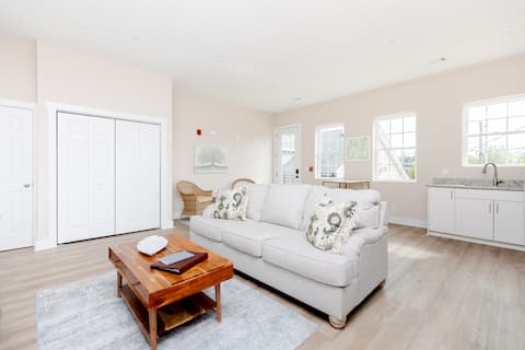 Popular Airbnb listing: Unit 1 - In the Heart of Historic Downtown Perry in Houston