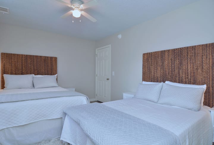 Chambre 2 (Un lit Queen et un lit double)