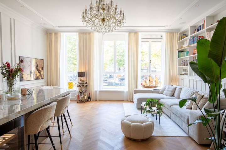 Luxury 3-Bedroom Canal Home Keizersgracht – 120m²