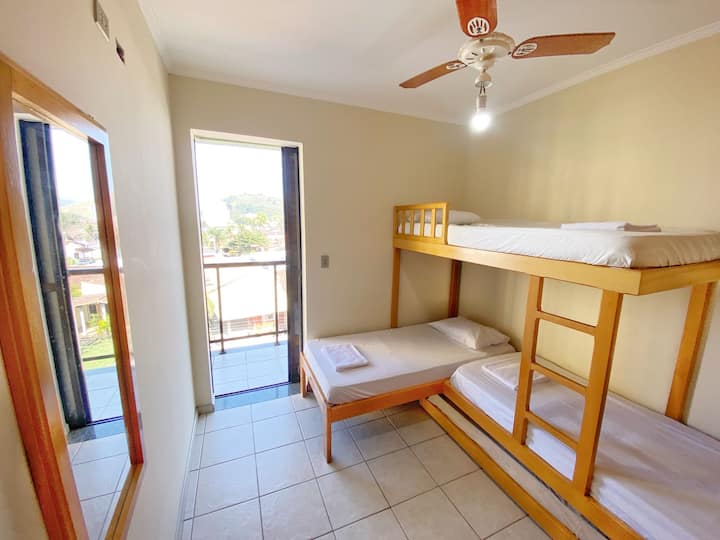 Соба со 4 кревета.