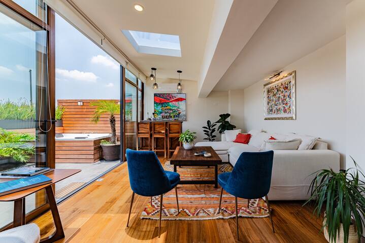 PH Luxury & Unique with Jacuzzi in the Best Area gallery image 2