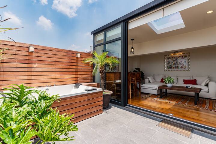 PH Luxury & Unique with Jacuzzi in the Best Area gallery image 3