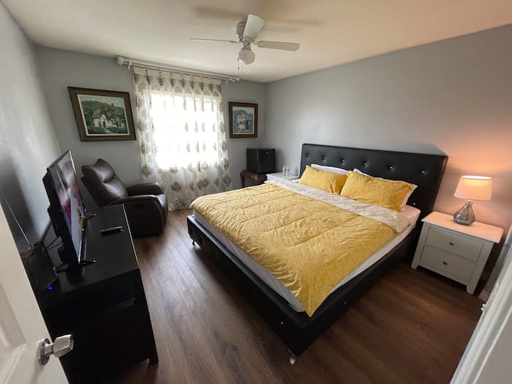 C Bright, cozy large bedroom Houses for Rent in Jurupa Valley