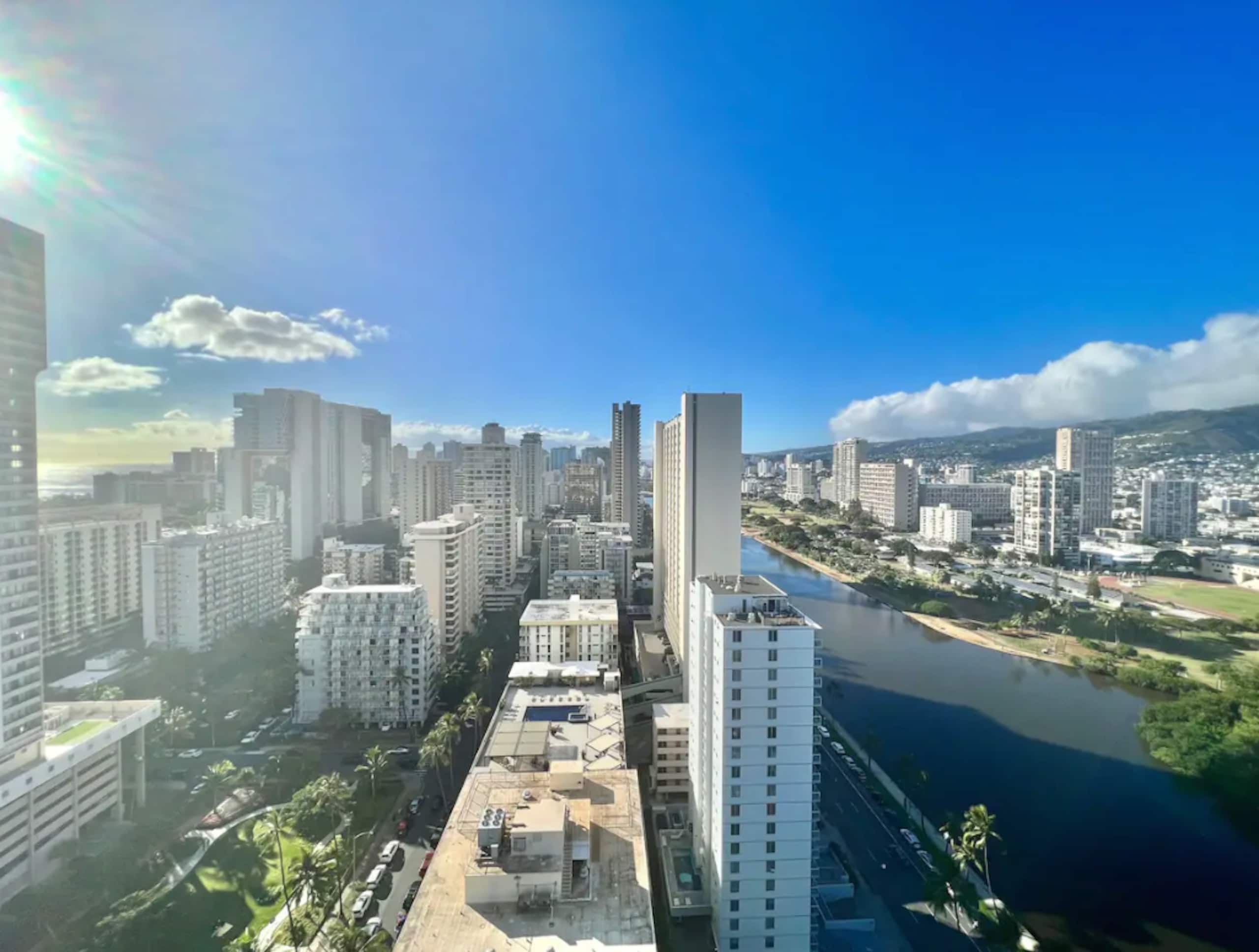 Condo in Honolulu · ★4.94 · Studio · 1 bed · 1 private bath - Image 36