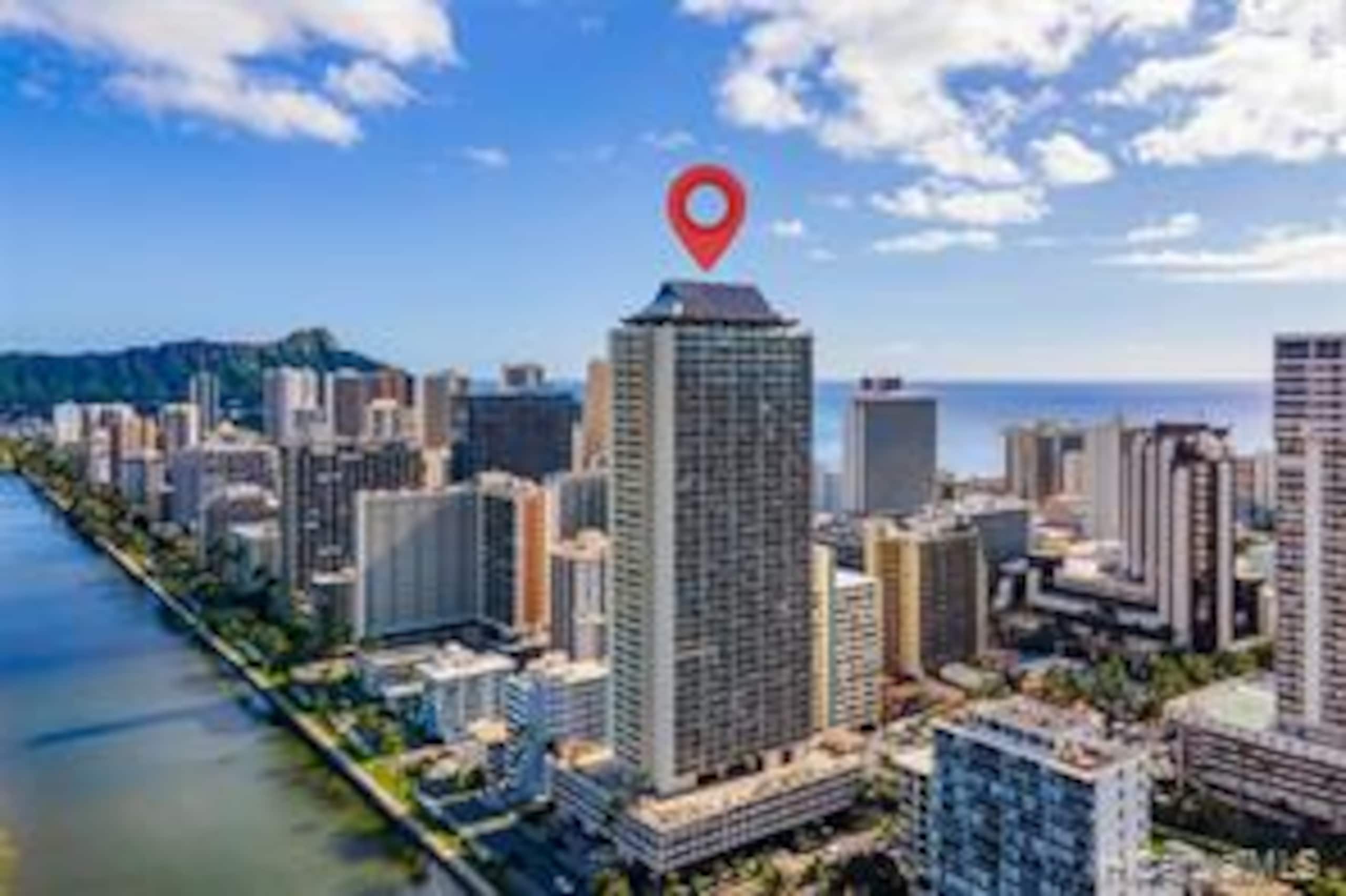 Condo in Honolulu · ★4.94 · Studio · 1 bed · 1 private bath - Image 26