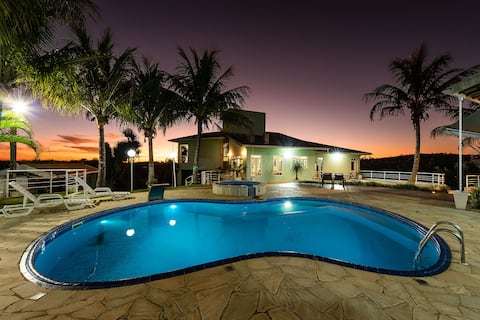 Farmhouse in Jundiai with exclusive workspace