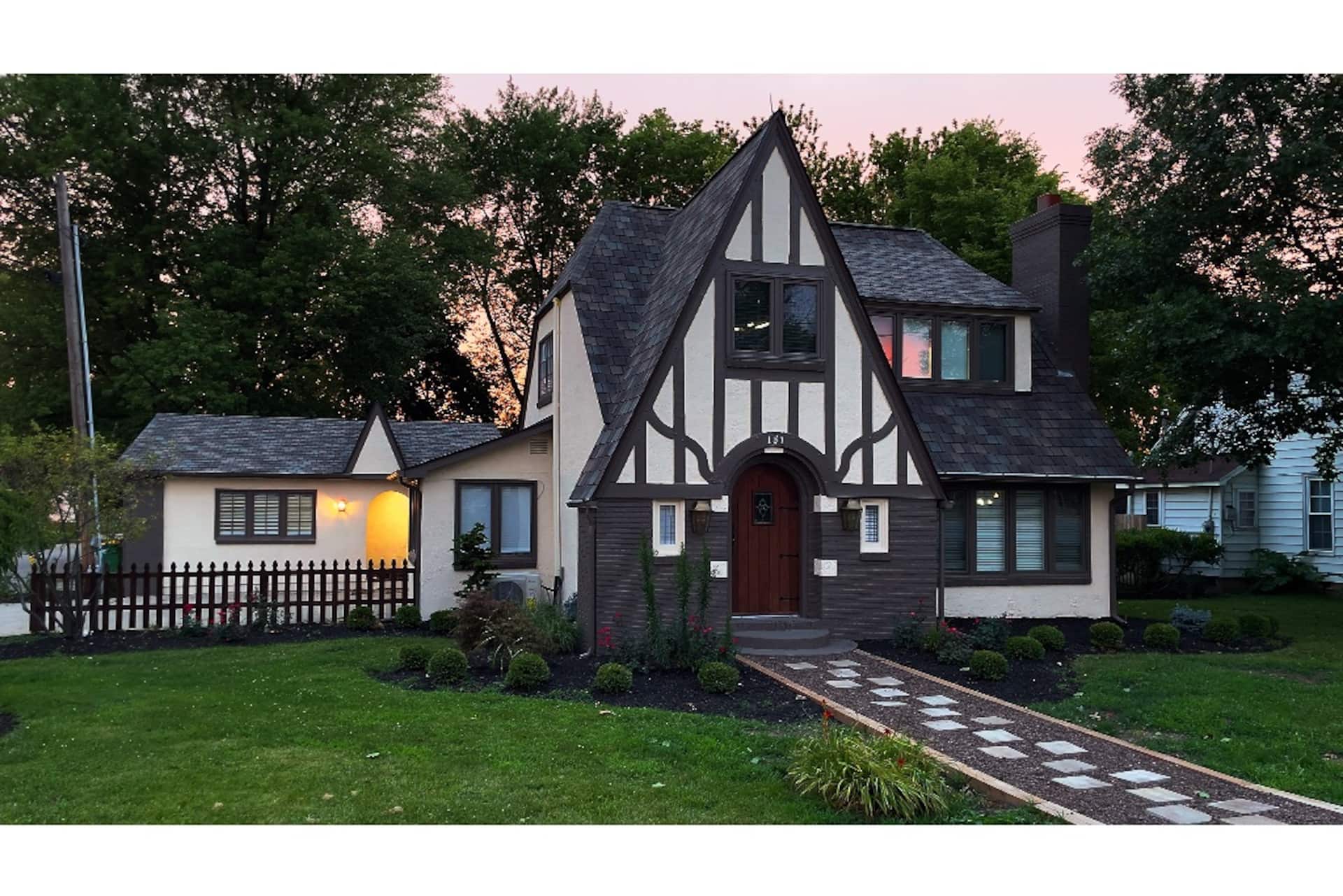 Enjoy the ambiance of Poplar Cottage at Grand Park!