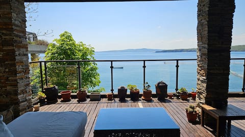 Villa Zigra- spledid house on the sea line