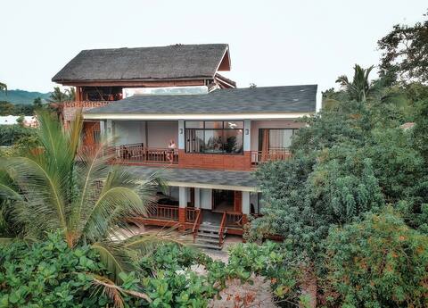 Juvy's Beach House - Top floor