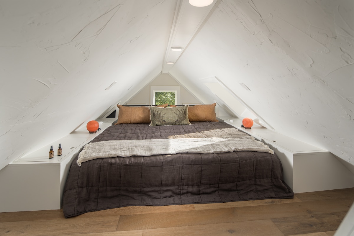 Any adventures require rest. With the luxury memory foam mattress and exquisite sheets, you are sure to drift away quickly. Add one of the available essential oil spritzes and turn on the Himalayan salt globes to keep any vibe alive. 