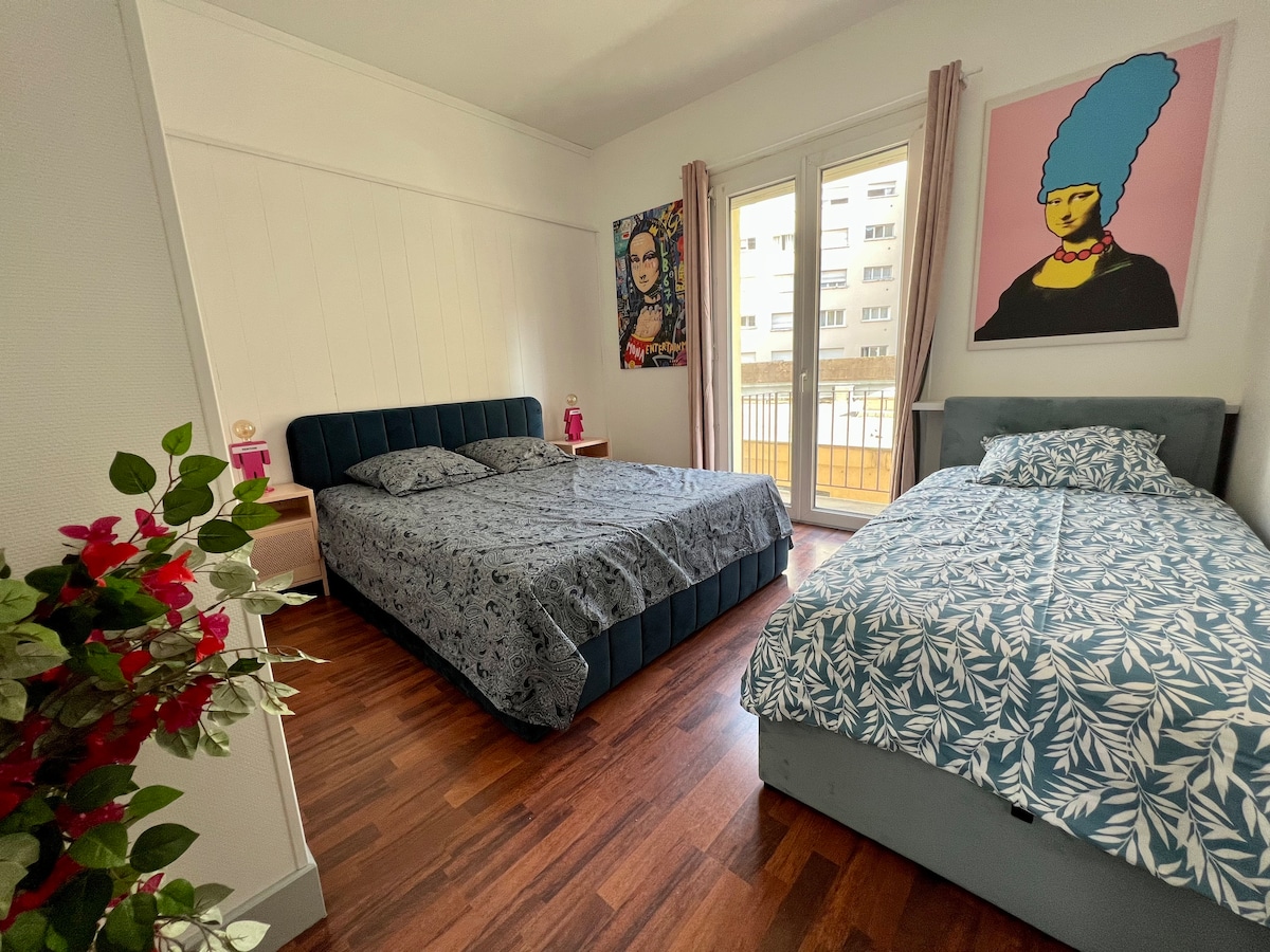 Вклучена е втора спална соба со кревет од 140 см и уште една постелнина од 70 см 