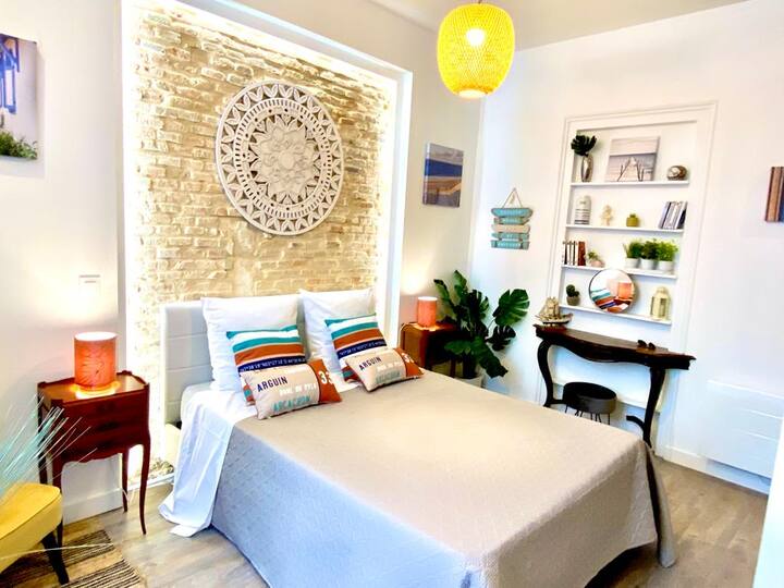 Chambre 1: suite parentale avec douche privée déco thème « Océan 