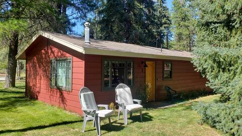 Cheerful two bedroom cabin, great central location