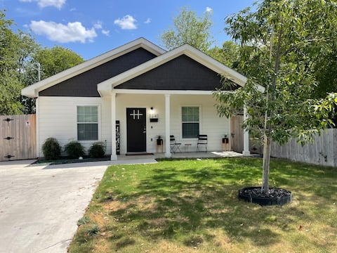 Top performing Airbnb: Cozy home near the heart of downtown SA! in Arena District