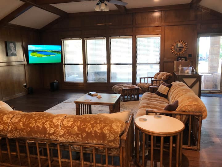 Spacious Lake View W/ Chef’s Kitchen! - Lake Hudson, OK
