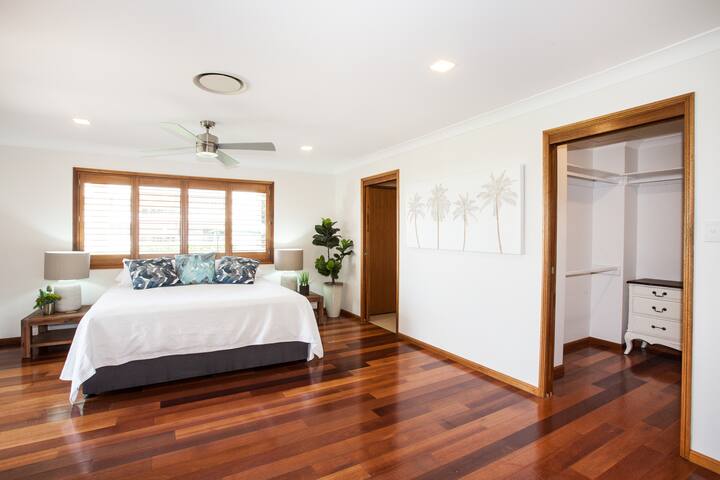 Executive Three Bedroom Home in Hamilton gallery image 4