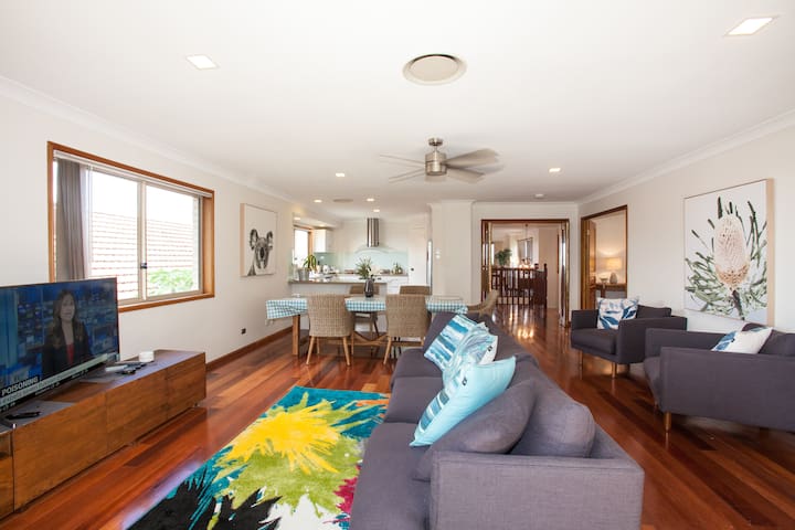 Executive Three Bedroom Home in Hamilton