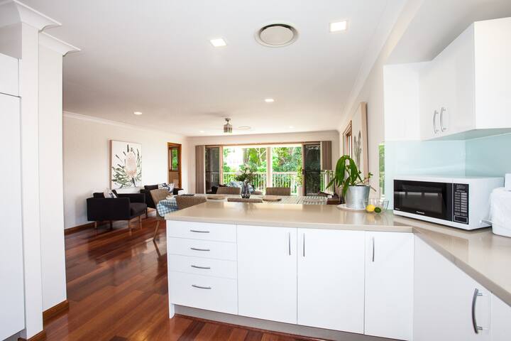 Executive Three Bedroom Home in Hamilton gallery image 5