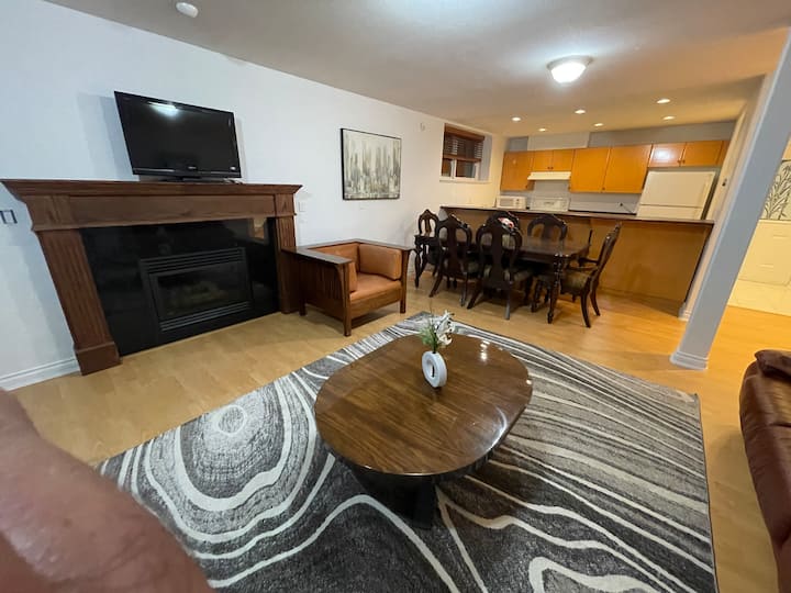 Adorable, 2 Bedrooms In West Vancouver - Horseshoe Bay