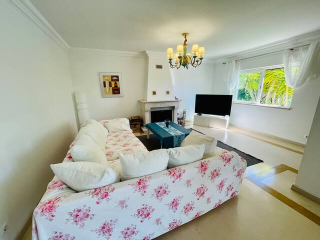 Rainbow house (Cascais) gallery image 2