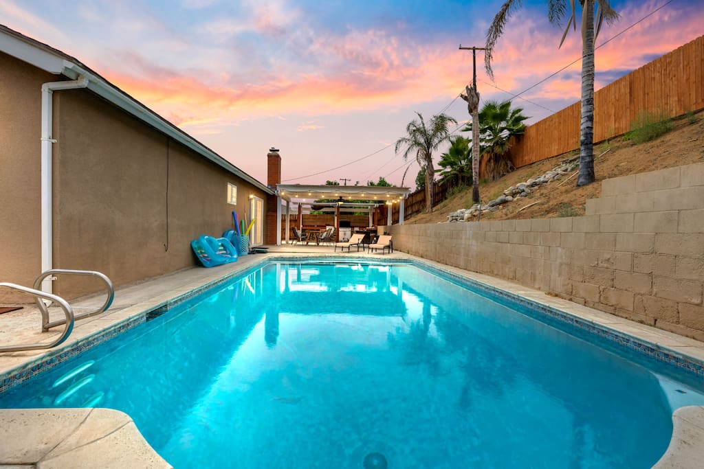 POOL + Comfy 3BR House + BBQ PATIO+Games!