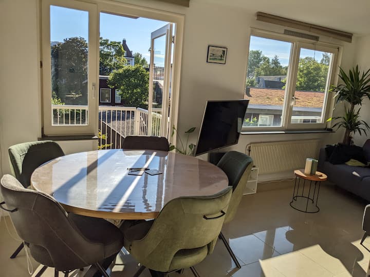 Bright 2 bedroom apartment with sunny balcony Condominiums for Rent