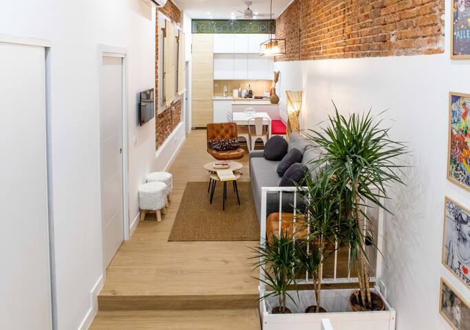 3-AMAZlNG 5* * * * *!3Bdrs_2Bthrs_8people_Parking gallery image 5