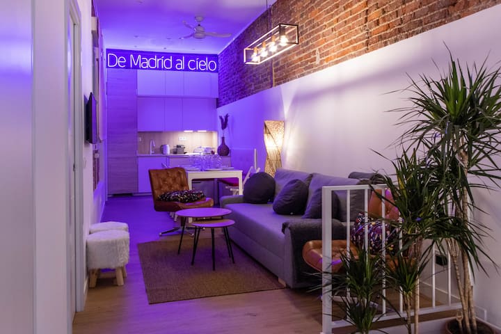 3-AMAZlNG 5* * * * *!3Bdrs_2Bthrs_8people_Parking gallery image 3