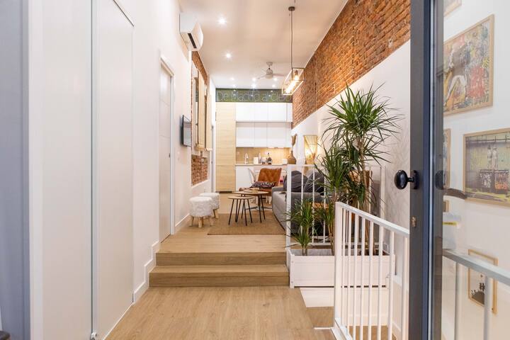 3-AMAZlNG 5* * * * *!3Bdrs_2Bthrs_8people_Parking gallery image 2