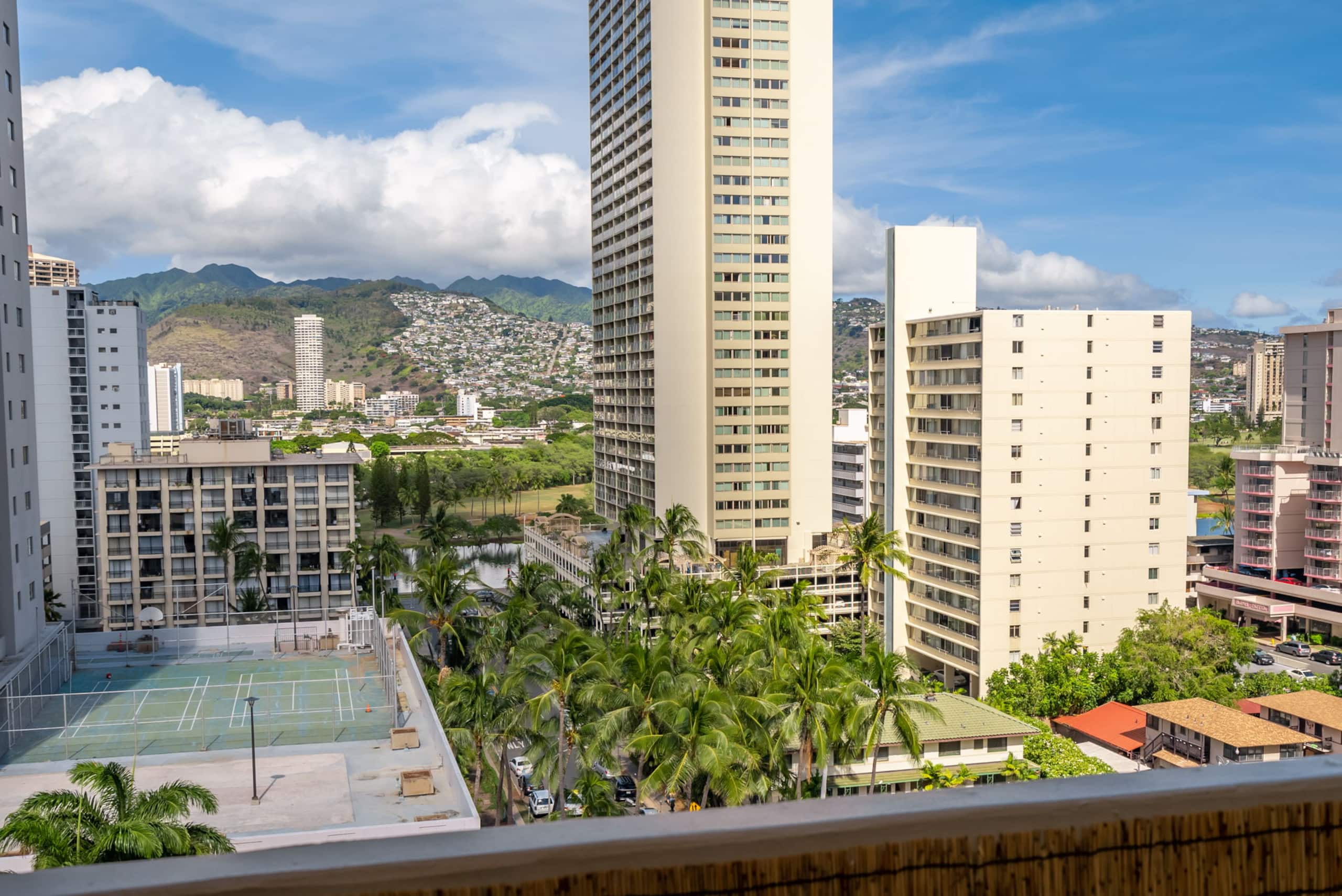 Condo in Honolulu · ★4.96 · Studio · 1 bed · 1 private bath - Image 19